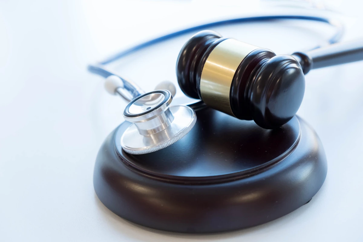 Les droits des victimes d’erreurs médicales en droit pénal : un guide juridique complet
